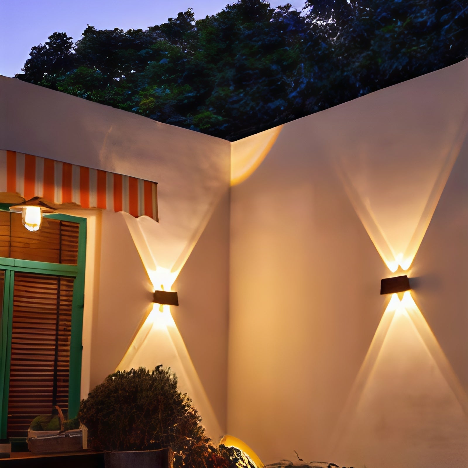 Outdoor Solar LED Wall Light Black